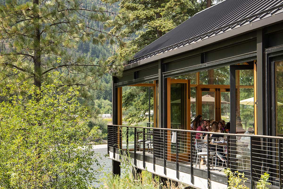 Riverside Dining 6 - River Edge Resort &Amp; Steakhouse