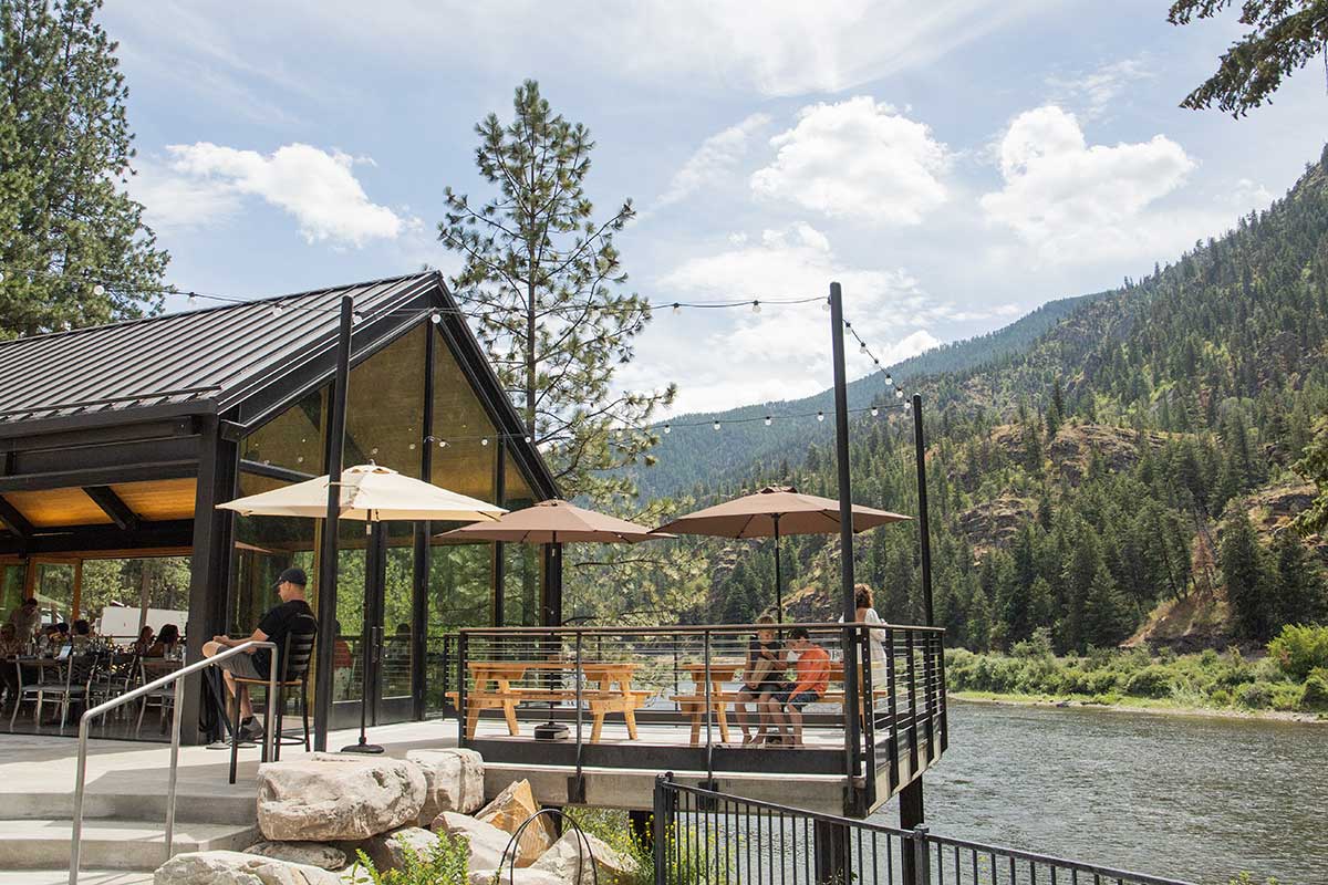 Riverside Dining 8 - River Edge Resort &Amp; Steakhouse